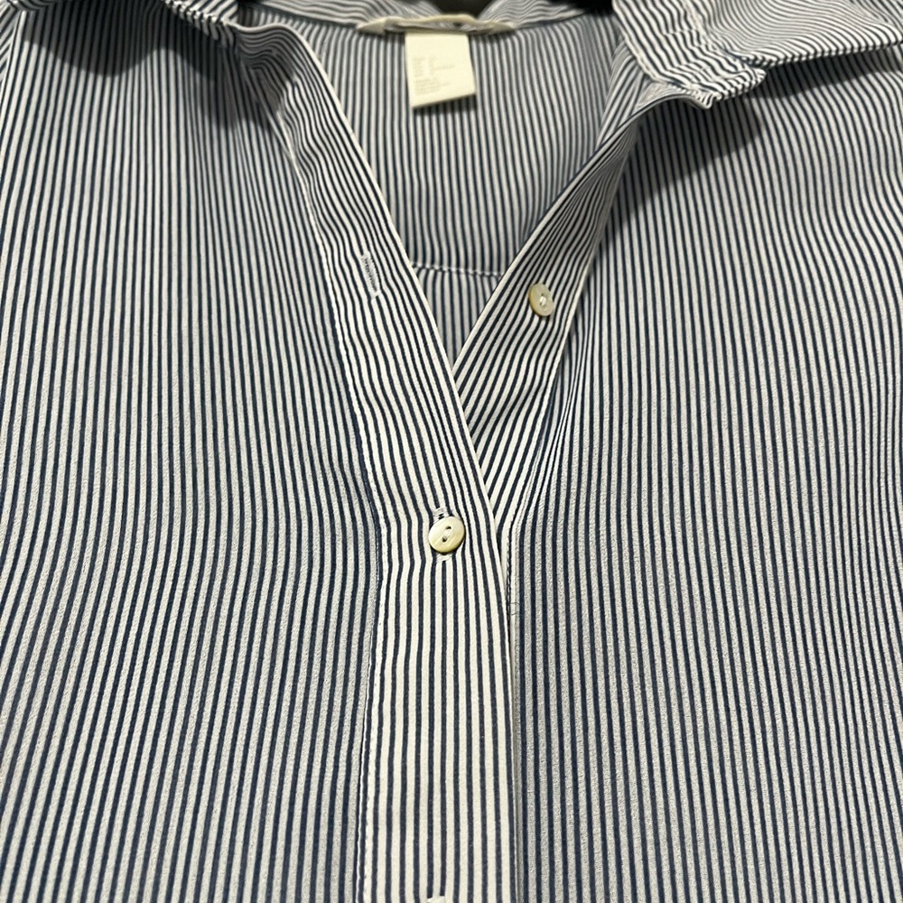 Collared Button-Down Blouse - Picture 4 of 5